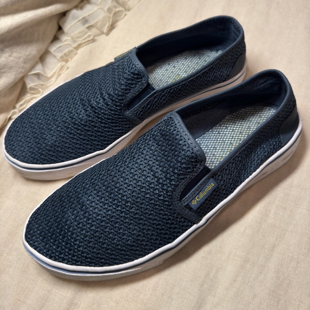 Columbia Men's Dark Blue Deck Shoes for lakes, ocean, fishing. Seldom worn.